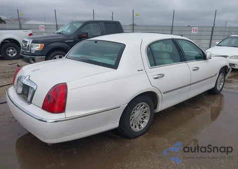 1999 Lincoln Town Car Signature from USA, damaged, VIN 1LNFM82W4XY601370